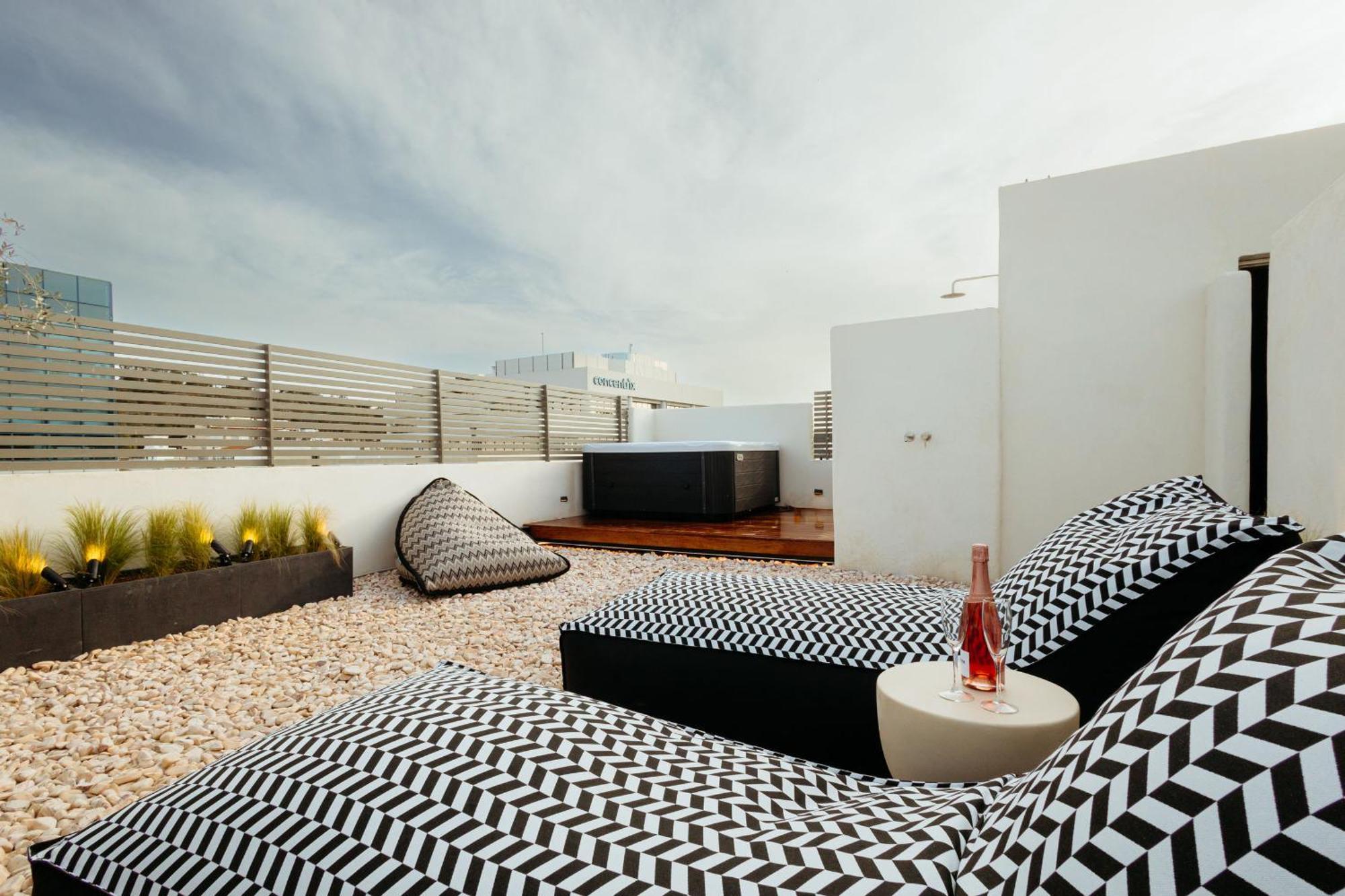 Num Suites & Lofts Athens Ngoại thất bức ảnh